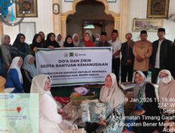 Ratna Dewi Yanti Amd.Keb, Bersama Husaini Kepala Desa Setie Dampingi Andi Shyaputra, S.E., M.Si,Salurkan Bantuan Sosial