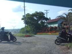 Bertahun lubang mengangga di Depan Gerbang SMAN-6 Tidak terperhatikan oleh Pemerintah Daerah Merangin