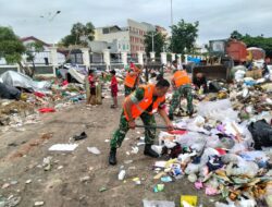 Kodim 0502/Jakarta Utara Bersama Pemkot Tangani Darurat Sampah Di Papanggo Tanjung Priok