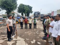 Kapolsek Susukan Pimpin Bersih-bersih Pasar Susukan dalam Rangka Operasi Jabar Bersih