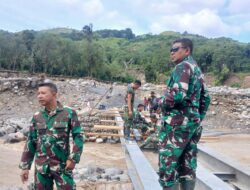Dandim 0106/Aceh Tengah Dampingi Danrem 011/Lilawangsa Tinjau Jembatan Sementara di Kampung Bergang