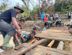 Gerak Cepat TNI, Jembatan Apung Reje Payung Kembali Bisa Dilalui