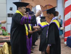 Mbah Wiji (97) Jadi Wisudawati Tertua, Bupati M. Syukur Mewisuda 147 Siswa Selantang 
