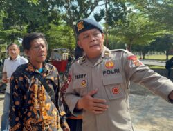 Humanis di Garis Depan, Brimob Jambi Bagikan Tali Asih kepada Massa Aksi Damai Masyarakat SAD