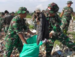 Kodim 0614/Kota Cirebon Bersama BBWS Gelar Aksi Bersih Pantai di Pesisir Kesenden