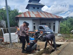 Polsek Celala Gotong Royong Meunasah dan Pembuatan Sumur Bor Bantuan Kapolres Aceh Tengah di Kuyun Uken