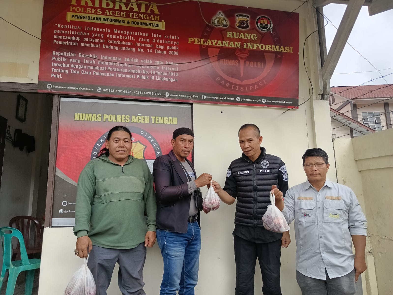 Sambut Ramadhan, Kapolres Aceh Tengah dan Bhayangkari salurkan Daging Meugang untuk Personel, Warakauri, dan Insan Pers