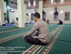 Anggota Polsek Maja Polres Lebak Laksanakan Sholat Subuh Keliling