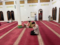 Personil Polsek Panggarangan Polres Lebak, Giat Subuh Keliling Di Mesjid AL-ITIHAD.