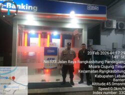 Personil Polsek Rangkasbitung Polres Lebak Patroli Ke Unit Bank BRI Leuwiranji Cek Mesin ATM