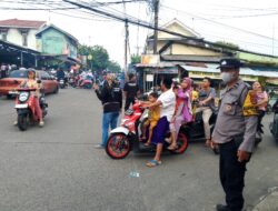 Bhabinkamtibmas Polsek Ciwandan Atur Lalu-Lintas Pada Jam Ngabuburit Buka Puasa