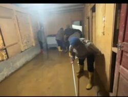 Respon Cepat Polsek Bintang dan Brimob, Gotong Royong Bersihkan Rumah Warga Terdampak Banjir Susulan