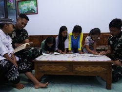 Bangun Generasi, Satgas TMMD Ke 127 Bimbing Belajar Anak-Anak Barurejo