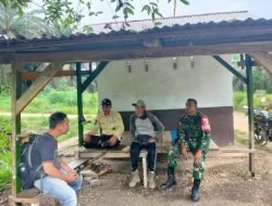 Komsos di Bulan Ramadhan, Babinsa Koramil 420-03/Pauh Pererat Silaturahmi dengan Warga Desa Seko Besar