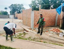 Babinsa Selalu Pantau Kegiatan Pembangunan KDKMP Di Desa Binaannya
