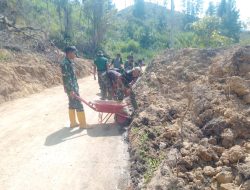 Personel Satgas Gulbencal Laksanakan Pembersihan dan Perluasan Jalan Akibat Banjir dan Longsor di Aceh Tengah