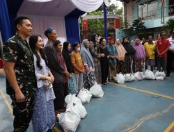 Bakti Sosial Ramadhan, Ibu Siti Harjanti Wismoyo Aris Munandar Salurkan 250 Paket Sembako Untuk Warga Sungai Bambu