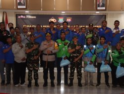 Jalin Kedekatan, Polresta Tangerang Bagikan Sembako untuk Ojol dan Opang