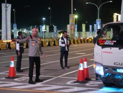 Pantau Arus Mudik di Pelabuhan Merak, Kapolda Banten Imbau Pemudik Utamakan Keselamatan
