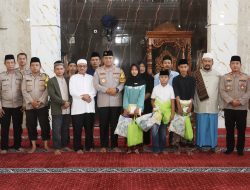 Kapolresta Tangerang Hadiri Santunan di Masjid Jami’ Aturrohmah Cangkudu, Ajak Anak-Anak Ikut Kuis Dadakan