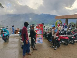 Kanit Provos Polsek Lebakgedong Polres Lebak Sosialisasi Barcode Yanduan Kepada Masyarakat di Tempat Wisata Lereng Cibolang