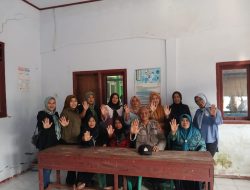 Kanit Binmas Polsek Rangkasbitung Polres Lebak Sambangi Kader Posyandu di Desa Kupa