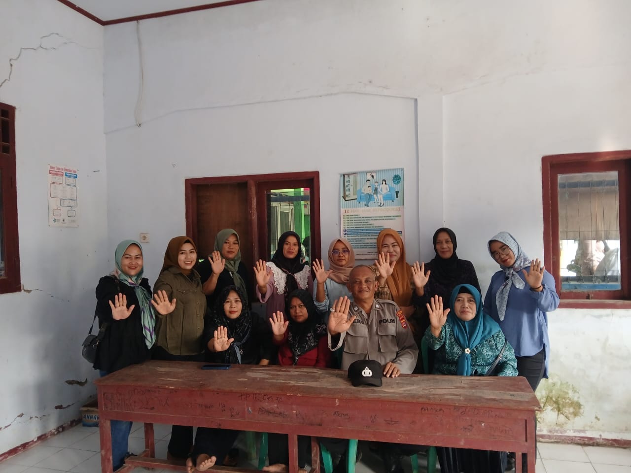 Kanit Binmas Polsek Rangkasbitung Polres Lebak Sambangi Kader Posyandu di Desa Kupa