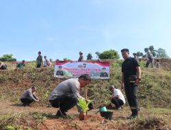 Kapolres Lebak Bersama Warga Laksanakan Penanaman Seribu Pohon di Curugbitun