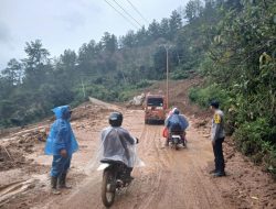 Polsek Lut Tawar Gerak Cepat Tangani Longsor, Akses Jalan Takengon–Bintang Kembali Normal
