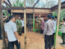 Dansatgas TMMD ke-128 Bersama Bupati Sarolangun Tinjau Rumah Tak Layak Huni Milik Warga