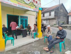 Babinsa Koramil 03/Pegasing Laksanakan Komsos di Kantor Desa, Pererat Sinergi dengan Aparatur dan Warga