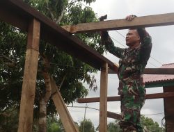 Anggota Satgas TMMD ke 128 Kodim 0420/Sarko Mulai Garap RTLH Bapak Lukman