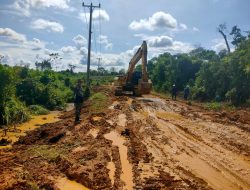 Satgas TMMD ke 128 Kodim 0420/Sarko Turunkan Tiga Alat Berat Perbaiki Jalan Menuju Desa Seko Besar