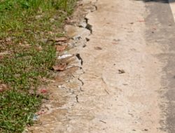 Proyek 6 M Baru Selesai Sudah Retak