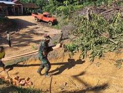 Kebersamaan TNI dan Warga, Bahu Membahu Bangun Rumah Layak Huni Milik Sarwandi