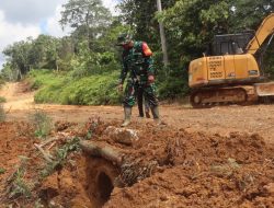 Anggota Satgas TMMD Ke-128 Kodim 0420/Sarko Mulai Pasang Gorong-Gorong Jalan Menuju Desa Seko Besar