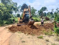 Satgas TMMD ke 128 Kodim 0420/Sarko Pasang Gorong-gorong di Lokasi Perbaikan Jalan 
