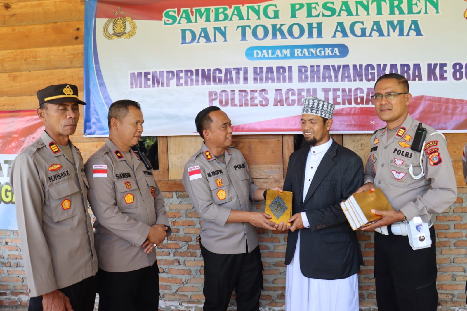 Kapolres Aceh Tengah Saweu Pesantren, Salurkan Bansos dan Gelar Bakti Kesehatan Gratis