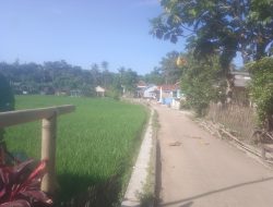 Rindukan Jalan Poros, Warga Kampung Rancawiru & Rancagarut Mohon Segera di Bangun