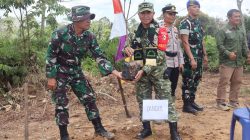 Dansatgas TMMD ke 128 Kodim 0420/Sarko Letkol Inf Yakhya Wisnu Arianto, S.Sos., M.Han Pimpin Aksi Nyata Penanaman Pohon di Desa Seko Besar