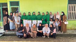 Ketua Persit KCK Cabang XXVII Dim 0420/Sarko Turun Langsung Salurkan Bantuan untuk Korban Banjir