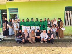 Ketua Persit KCK Cabang XXVII Dim 0420/Sarko Turun Langsung Salurkan Bantuan untuk Korban Banjir