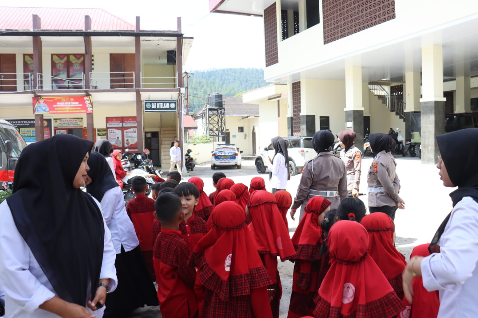 Polisi Sahabat Anak, Polres Aceh Tengah Sambut Kunjungan TK Buah Hati Takengon Edukasi Tugas Kepolisian