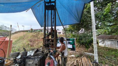 Satgas TMMD ke-128 Kodim 0420/Sarko Bersama Warga Bangun Sumur Bor di Desa Seko Besar