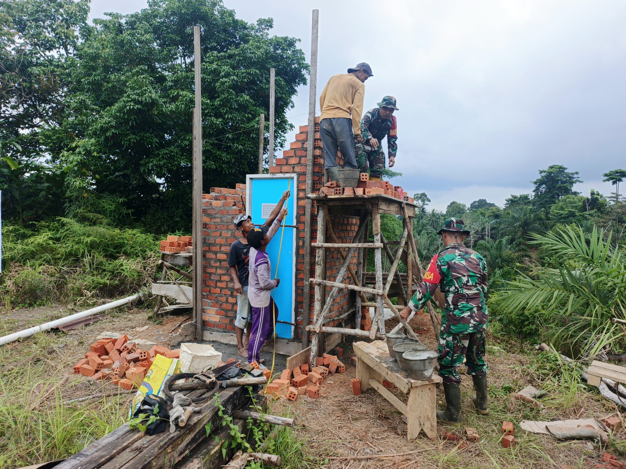 Progres MCK TMMD ke-128 Kodim 0420/Sarko Terus Dikebut, Warga Seko Besar Segera Nikmati Fasilitas Layak