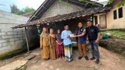 UPZ Provinsi Banten didampingi Forwatu Banten Serahkan Bantuan RTLH di Desa Muara Dua Kecamatan Cikulur