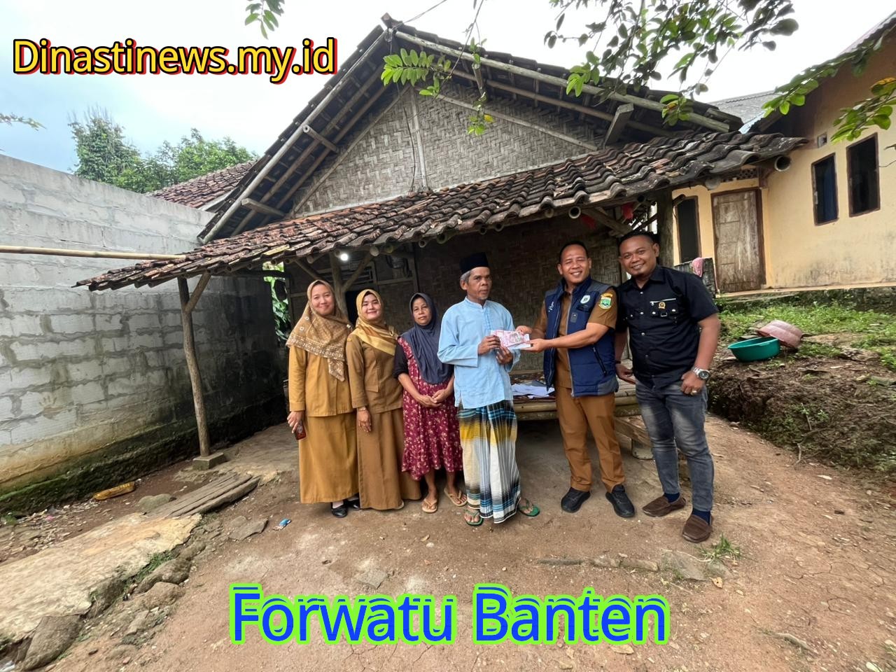 UPZ Provinsi Banten didampingi Forwatu Banten Serahkan Bantuan RTLH di Desa Muara Dua Kecamatan Cikulur