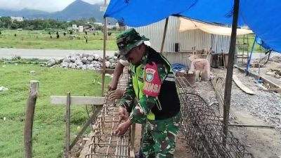 Babinsa Koramil 06/Jagong Laksanakan Karya Bakti Bersama Warga di Desa Binaan