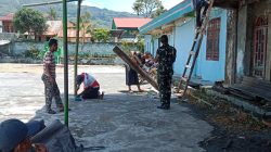 Wujud Kepedulian Babinsa, Koptu Serikandi Laksanakan Komsos Bantu Warga Siapkan Acara Pesta