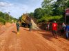 Satgas TMMD ke 128 Kodim 0420/Sarko Turunkan Material Sirtu Dititik Perbaikan Jalan Menuju Desa Seko Besar